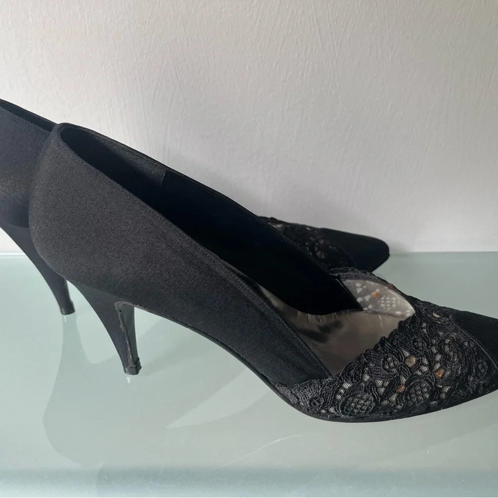 Stuart Weitzman Black Heels with Sophisticated Design